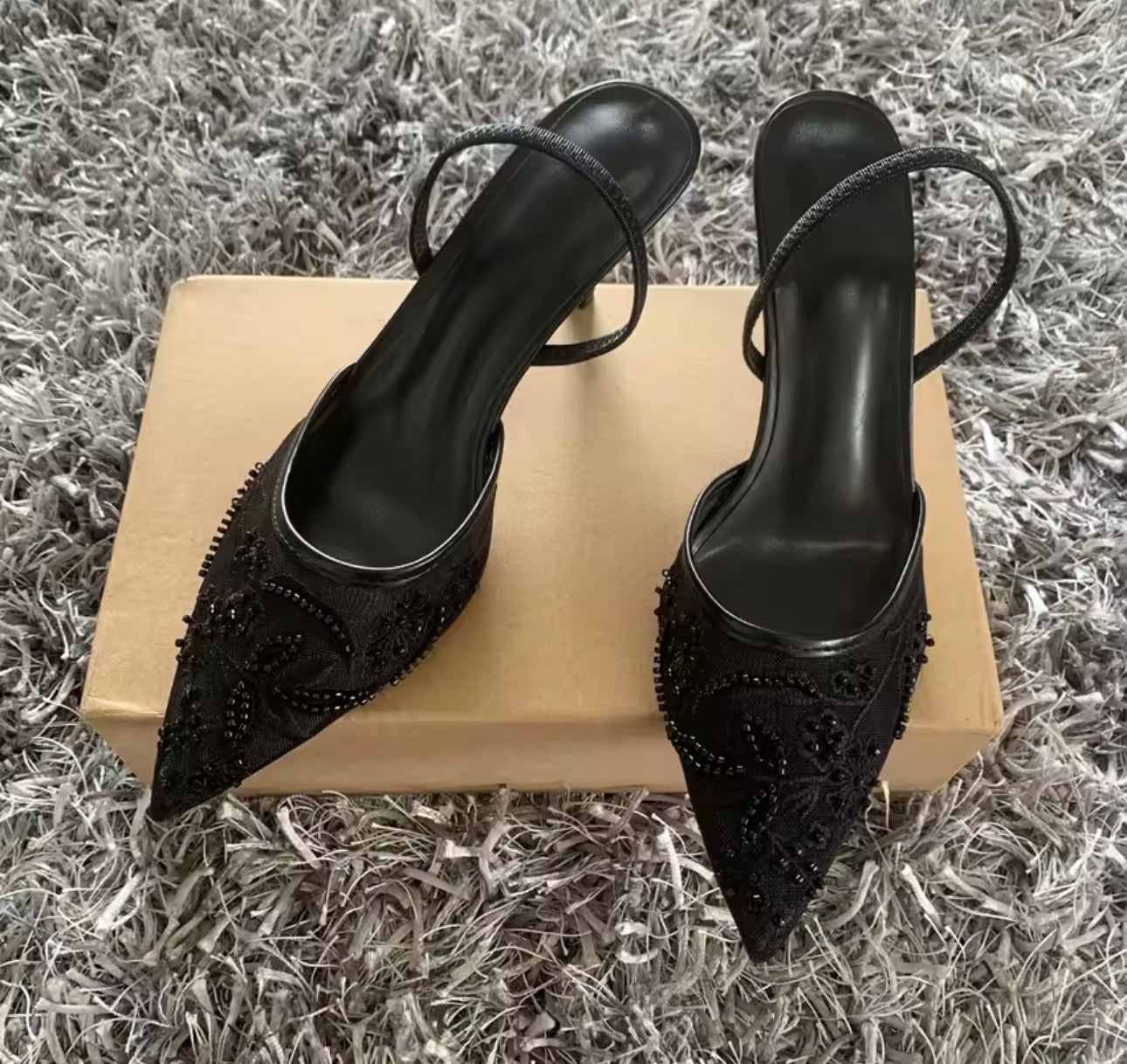 Sandali con tacco alto con cinturino in rete ricamata nera per donna