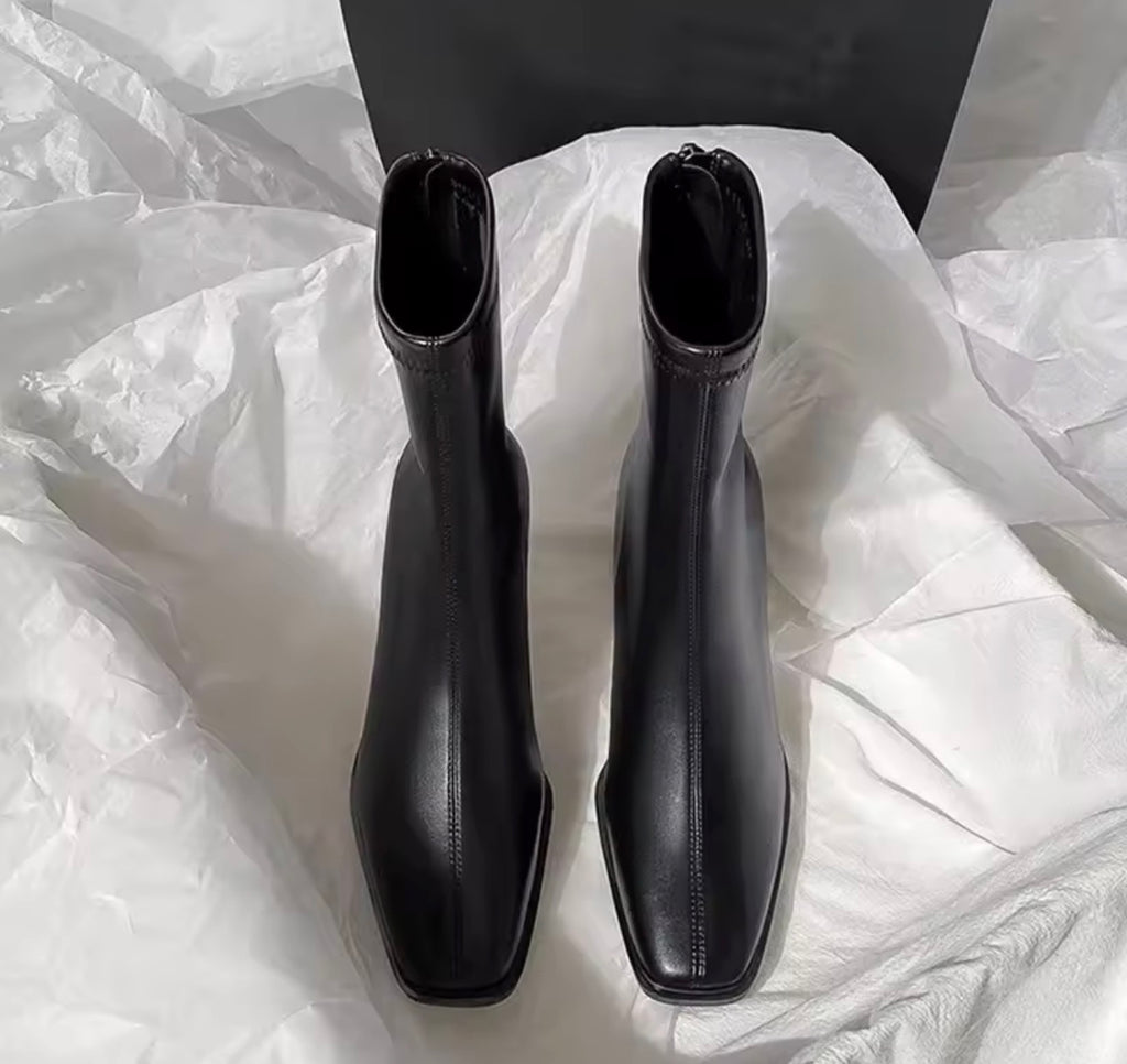 Stivaletti con punta quadrata