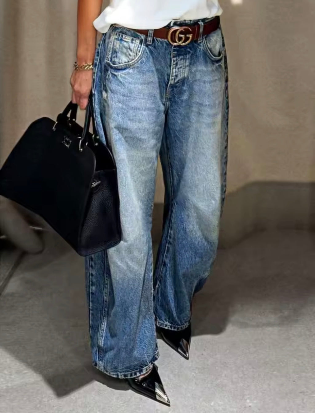 Jeans con gamba larga e vestibilità ampia con taglie standard.