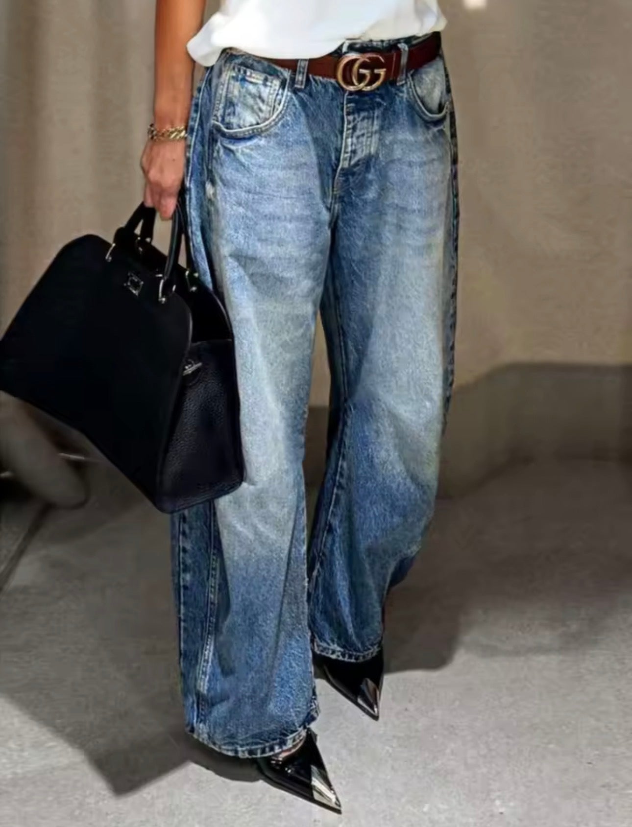 Jeans con gamba larga e vestibilità ampia con taglie standard.