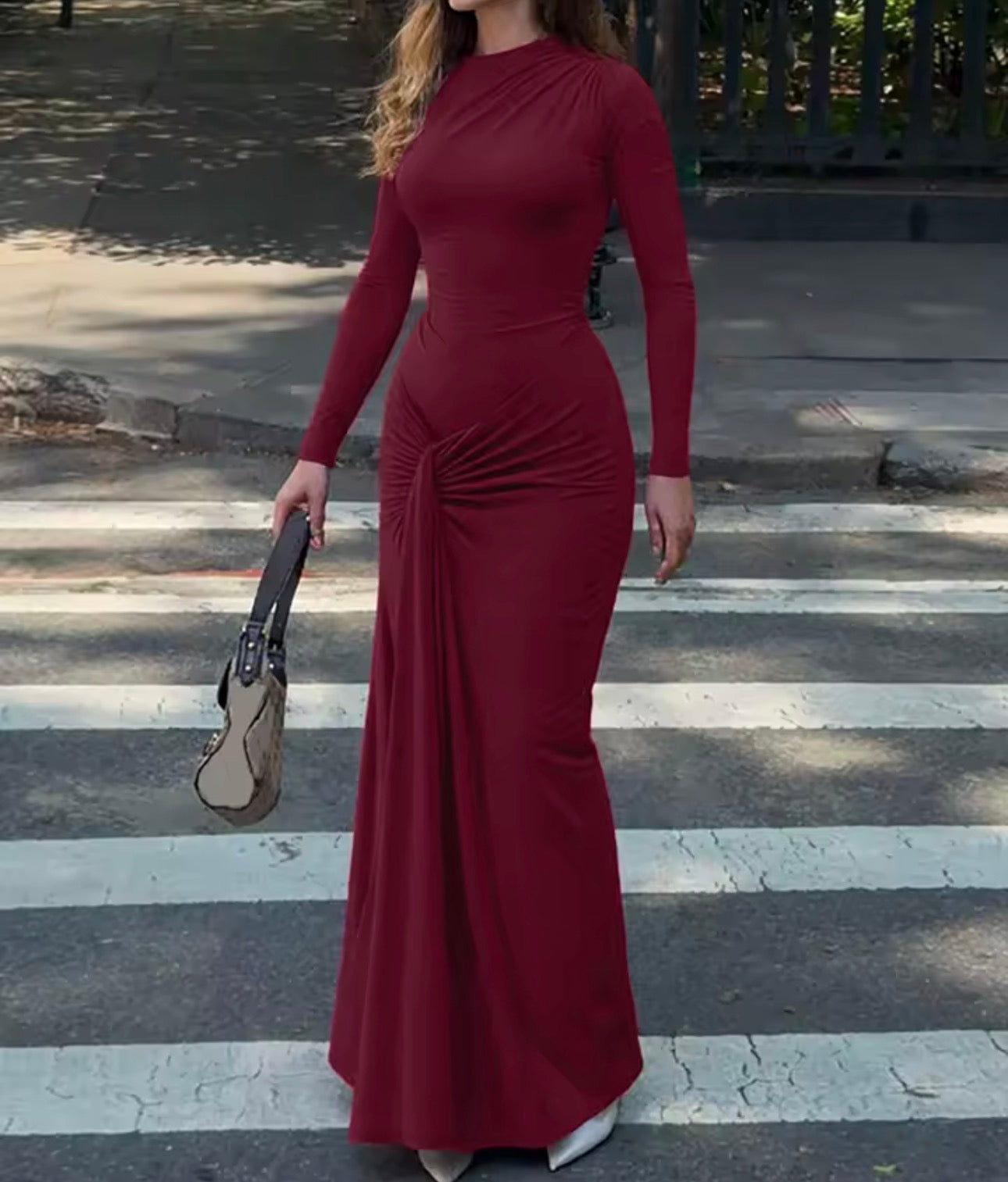 Abito lungo con nodo sotto la pancia