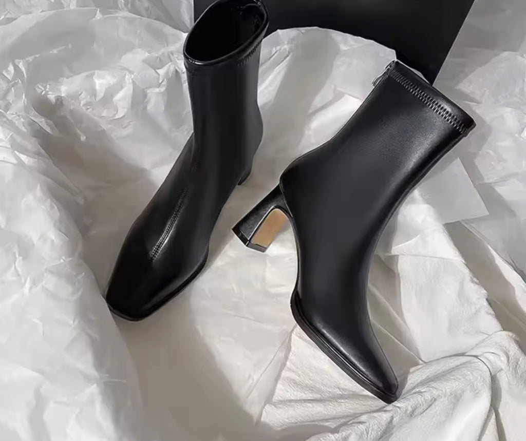 Stivaletti con punta quadrata