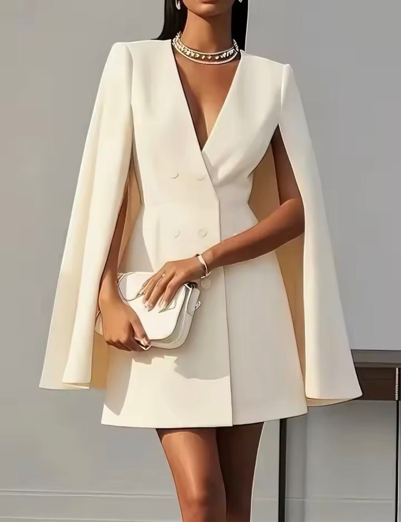 Abito da festa Elegante abito longuette con maniche a mantella