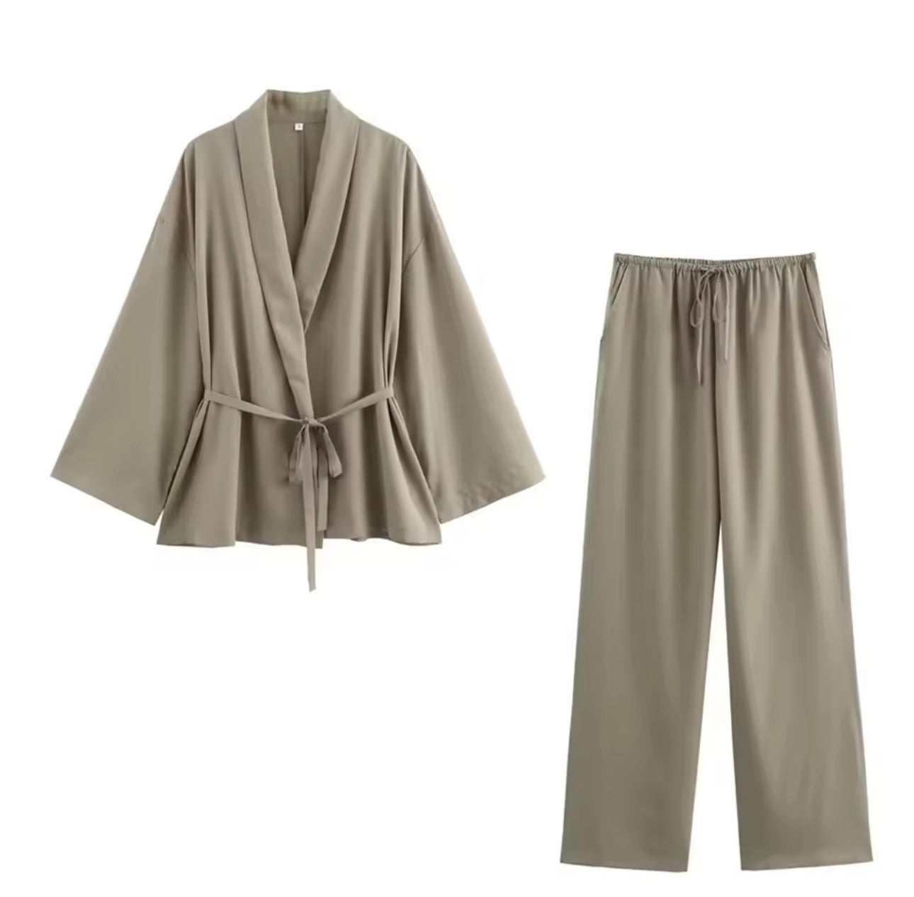 Set top e pantaloni kimono doppiopetto