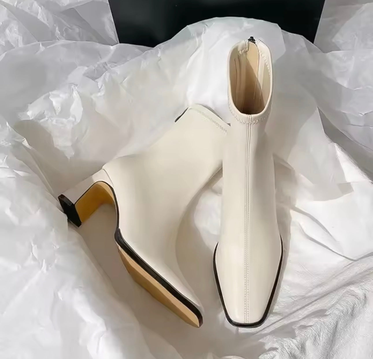 Stivaletti con punta quadrata