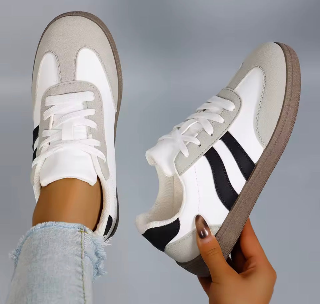 Scarpa da ginnastica, simile modello samba