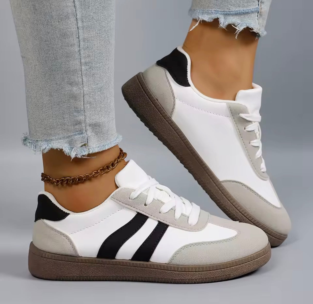 Scarpa da ginnastica, simile modello samba