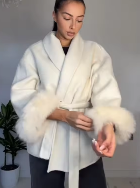 Elegante cappotto patchwork in pelliccia