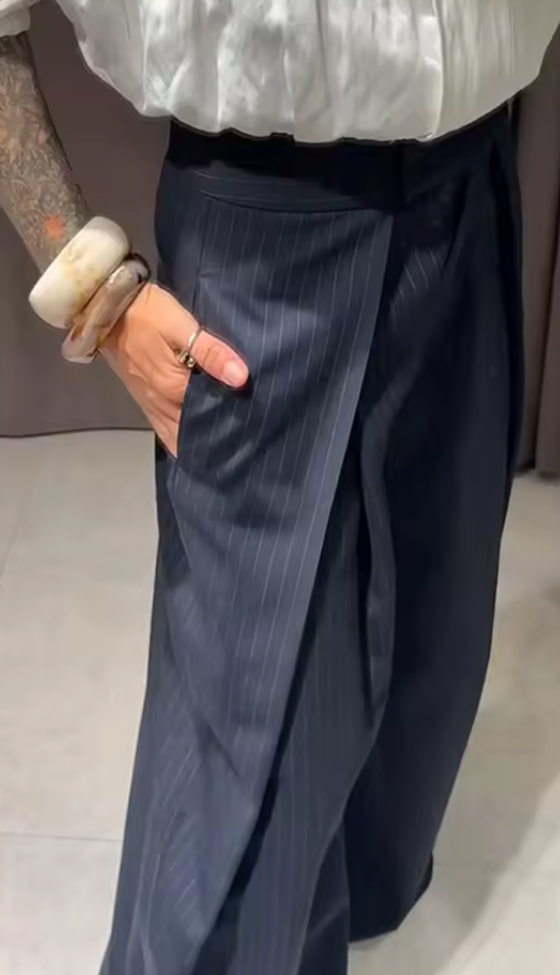 Pantaloni lunghi irregolari chic, larghi alla caviglia a vita alta