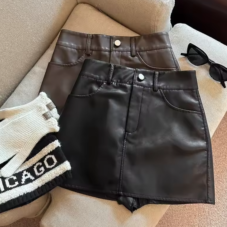 Minigonna nera a vita alta