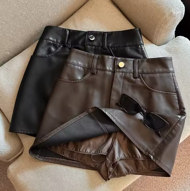 Minigonna nera a vita alta