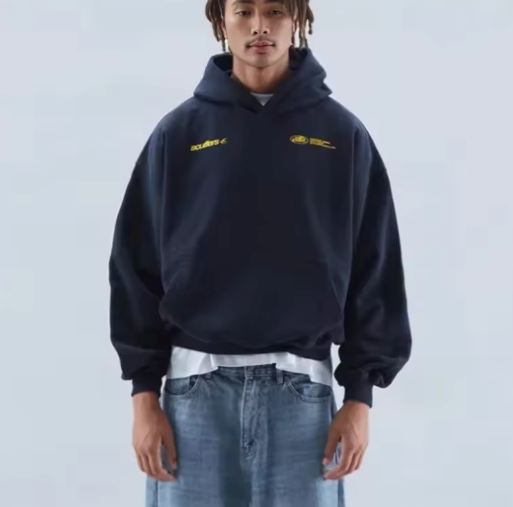 Felpa con cappuccio a maniche lunghe con stampa di lettere grandi